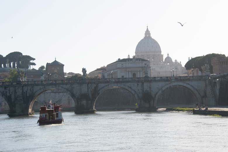 Battello Turistico Di Roma Sul Tevere - ScopriRoma.com